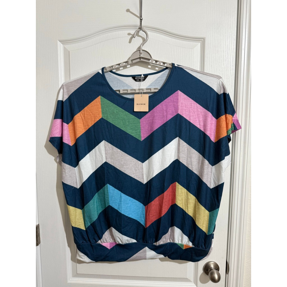 Women's BLOOMCHIC Plus 22 Dark Teal Multicolor Chevron Short Sleeve Tee